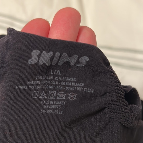 SKIMS SCULPTING BRALETTE. Size L/XL - Picture 6 of 6